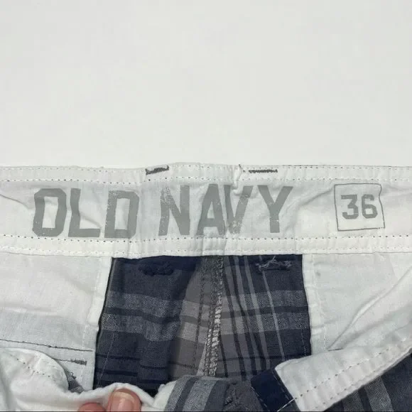 Old Navy Men's Plaid Shorts Loose Khakis Flat Front 36 - Picture 2 of 3